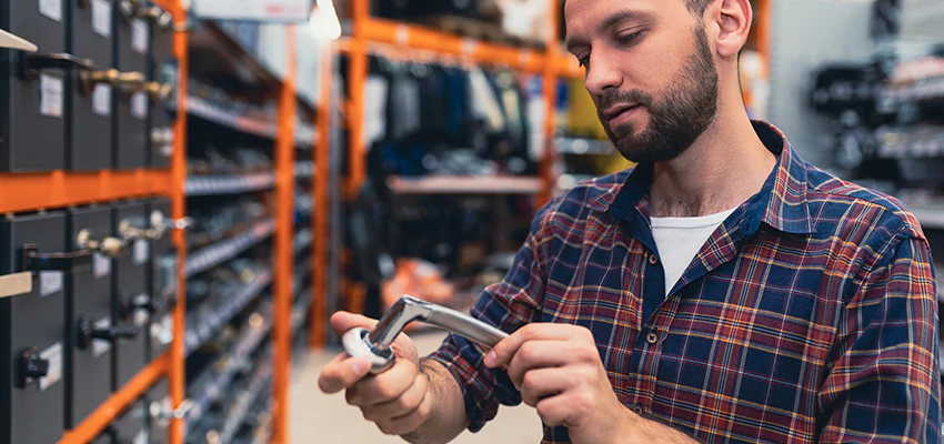 Locksmith For Retail Stores Lockout Services in McFarland, California
